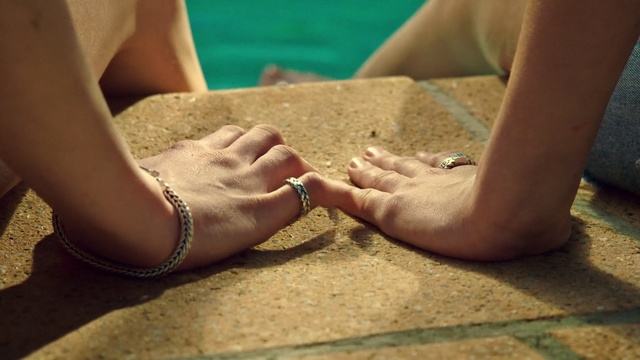 Video Reference: foot, toe, leg, hand, finger, nail, human body, girl, barefoot, human leg