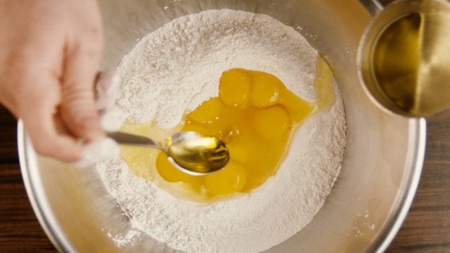 Video Reference: dairy product, food, mixture, recipe