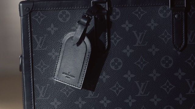 Video Reference: Bag, Fashion accessory, Material property, Leather