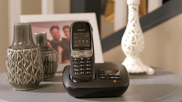 Video Reference: Telephony, Cordless telephone, Telephone, Product, Gadget, Electronic device, Technology, Communication Device, Mobile phone, Answering machine, Person