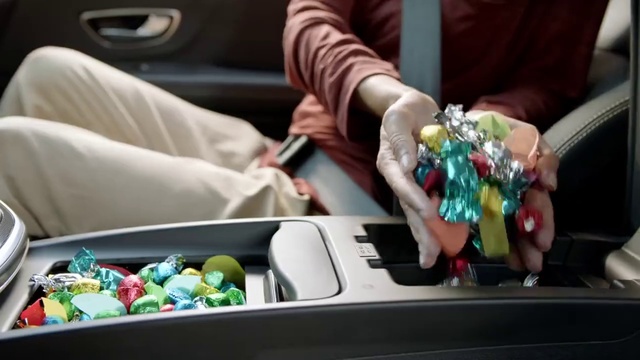 Video Reference: Food, Hand, Finger, Confectionery, Fashion accessory, Meal, Cuisine, Comfort food, Nail