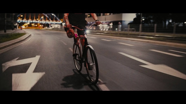 Video Reference: Land vehicle, Bicycle, Vehicle, Cycling, Cycle sport, Road cycling, Bicycle frame, Lane, Road bicycle, Bicycle wheel