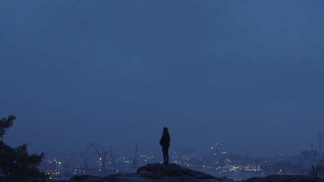 Video Reference: Sky, Blue, Atmospheric phenomenon, Night, Atmosphere, Evening, Horizon, Cloud, Midnight, Darkness