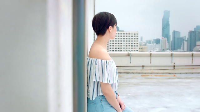 Video Reference: Shoulder, White, Blue, Photograph, Skin, Clothing, Beauty, Joint, Dress, Street fashion