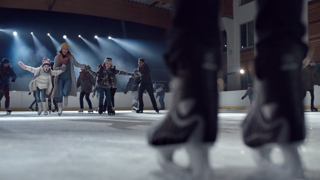 Video Reference: Fun, Crowd, Performance art, Winter, Recreation, Pedestrian, City, Performance, Dance, Art, Person