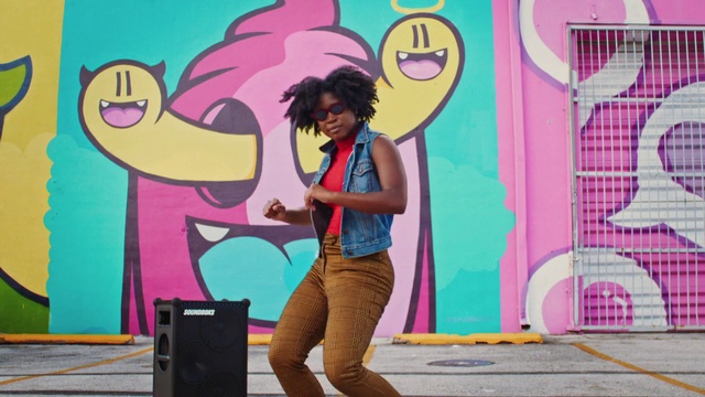 Video Reference: Art, Fun, Street art, Mural, Talent show, Graffiti, Performance, Visual arts, Artist, Illustration