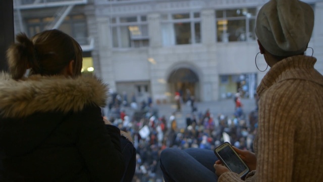 Video Reference: winter, crowd, temple, city, street, tourism, event, night