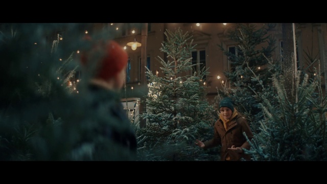 Video Reference: Tree, Darkness, Pc game, Screenshot, Movie, Snapshot, Biome, Digital compositing, Human, Christmas