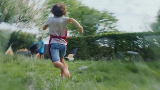 Video Reference: People in nature, Fun, Grass, Recreation, Running, Meadow, Play