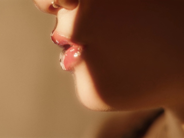 Video Reference: Face, Lip, Nose, Skin, Chin, Cheek, Head, Mouth, Neck, Ear