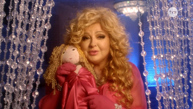 Video Reference: Hair, Lady, Blond, Beauty, Long hair, Fun, Ringlet, Person