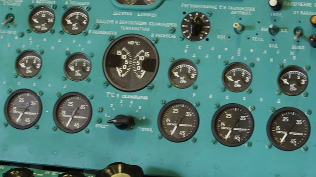 Video Reference: Flight instruments, Gauge, Measuring instrument, Metal, Person