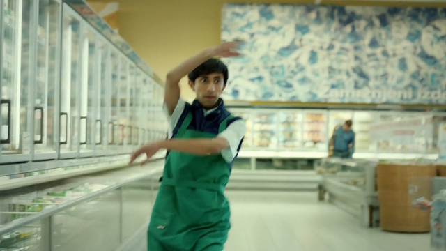 Video Reference: standing, snapshot, girl, child, trunk, leisure, Person