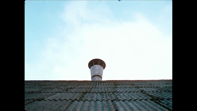 Video Reference: sky, horizon, cloud, daytime, line, roof