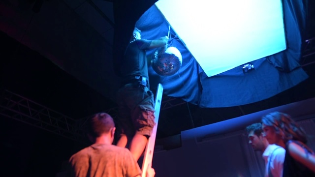Video Reference: Blue, Performance, Performance art, Arm, Event, Stage, Performing arts, Electric blue, Human body, Hand