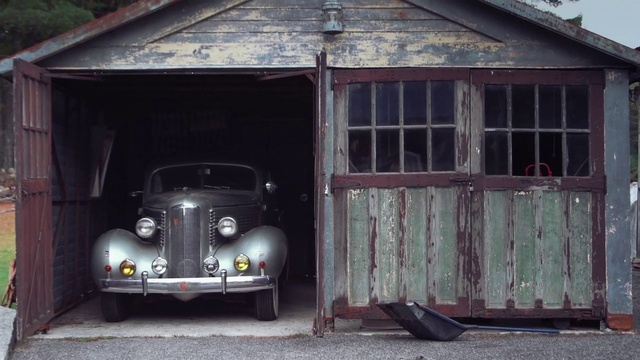 Video Reference: Motor vehicle, Classic, Car, Vehicle, Classic car, Vintage car, Mid-size car, Antique car, Vehicle door, House