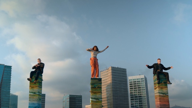 Video Reference: sky, cloud, daytime, landmark, urban area, skyscraper, city, tower block, skyline, building
