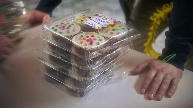 Video Reference: Sweetness, Food, Hand, Comfort food, Sprinkles, Confectionery