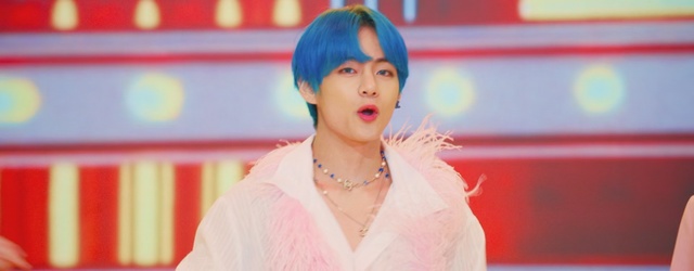 Video Reference: Hair, Hairstyle, Lady, Chin, Forehead, Pink, Singer, Lip, Black hair, Bangs, Person, Woman, Standing, Front, Cake, Table, Holding, Wearing, Dress, Girl, Young, White, Bus, Little, Suit, Man, Birthday, Yellow, Train, Red, Umbrella, Phone, Human face, Fashion accessory, Clothing, Necklace