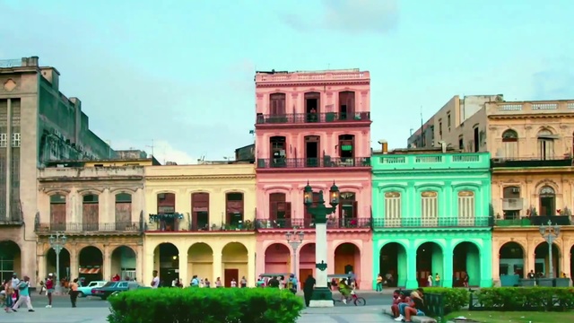 Video Reference: Building, Landmark, Architecture, Palace, Classical architecture, Human settlement, City, Official residence, Historic site, Estate