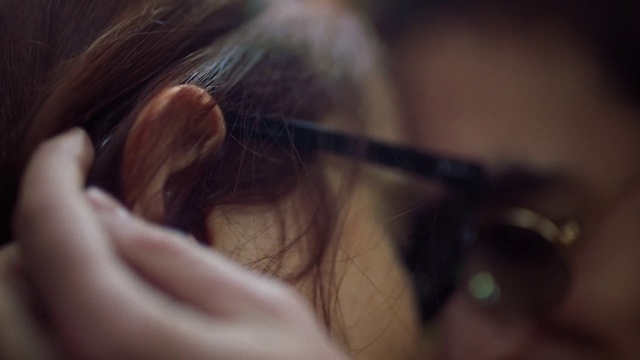 Video Reference: Hair, Eyebrow, Hairstyle, Eye, Close-up, Beauty, Eyelash, Organ, Long hair, Forehead