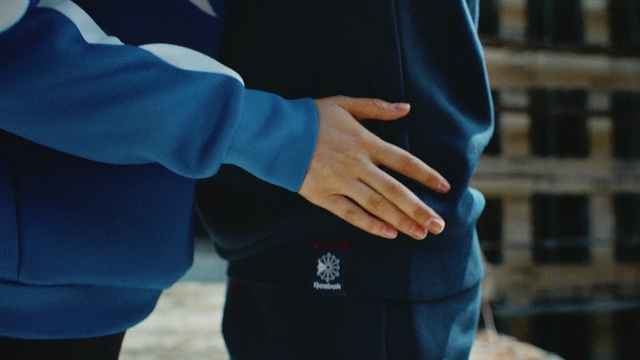 Video Reference: blue, shoulder, joint, hand, outerwear, arm, finger, product, electric blue