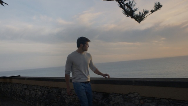 Video Reference: Sky, Horizon, Sea, Cloud, Ocean, Photography, Fun, Travel, Vacation, Happy, Person