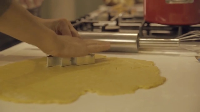 Video Reference: baking, dough, cooking, cuisine, buttercream, icing, mixture