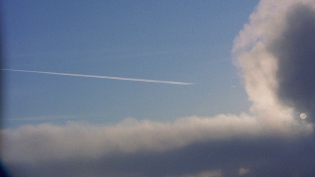 Video Reference: Sky, Cloud, Daytime, Blue, Atmosphere, Atmospheric phenomenon, Cumulus, Morning, Meteorological phenomenon, Horizon