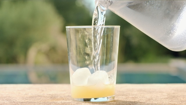 Video Reference: drink, vodka and tonic, cocktail, non alcoholic beverage, gin and tonic, the rickey, lemonade, glass, limeade