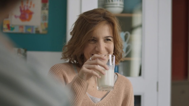 Video Reference: Hair, Face, Skin, Nose, Beauty, Lip, Blond, Shoulder, Brown hair, Eye, Person