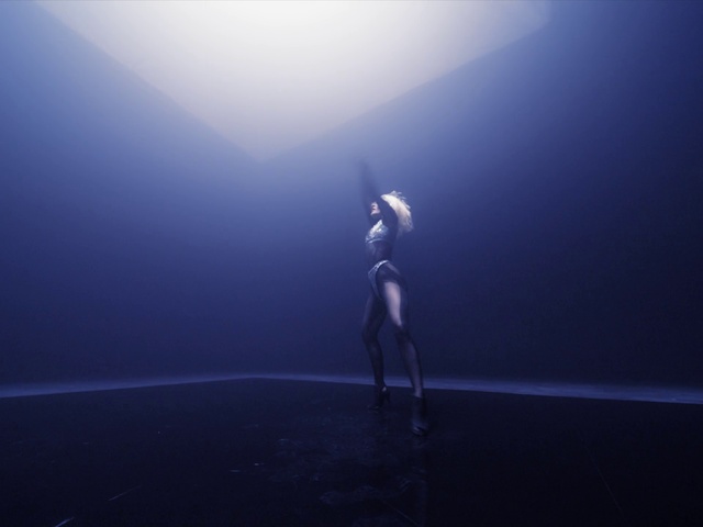 Video Reference: Flash photography, Sky, Performing arts, Entertainment, Dance, Swimwear, Electric blue, Event, Performance art, Human leg