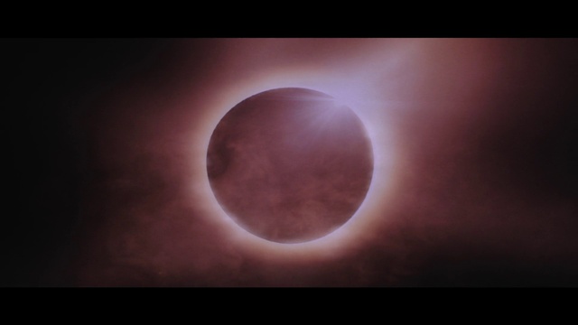 Video Reference: Nature, Atmosphere, Sky, Atmospheric phenomenon, Celestial event, Moon, Astronomical object, Light, Eclipse, Beauty