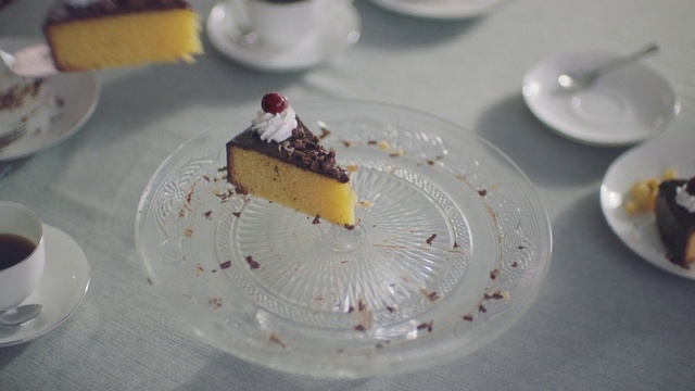 Video Reference: Food, Dish, Cuisine, Dessert, Sweetness, Cake, Torte, Ingredient, Baked goods, Bavarian cream