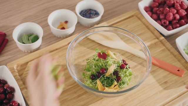 Video Reference: dish, food, vegetarian food, tableware, vegetable, superfood, salad, leaf vegetable, recipe, meal