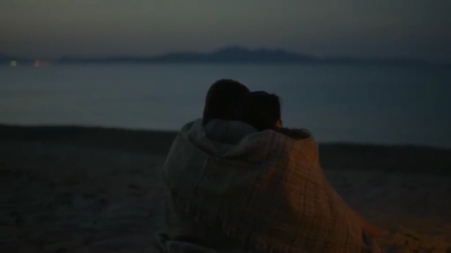 Video Reference: Horizon, Photograph, Sky, Sea, Ocean, Atmospheric phenomenon, Dusk, Morning, Evening, Atmosphere, Person