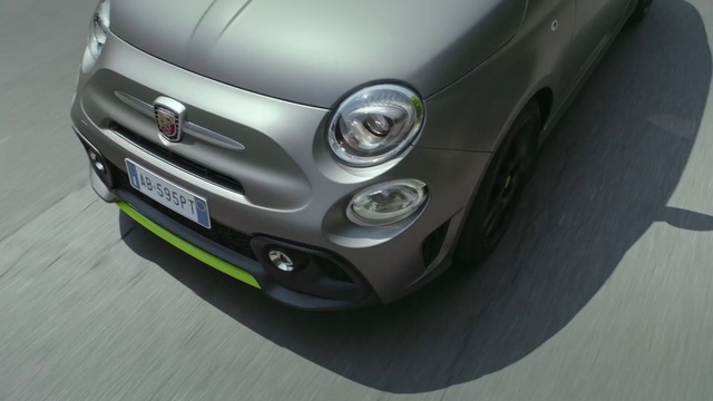 Video Reference: Land vehicle, Vehicle, Car, City car, Fiat 500, Motor vehicle, Wheel, Automotive wheel system, Rim, Bumper