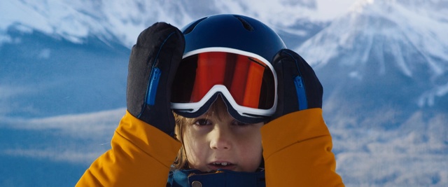 Video Reference: Helmet, Ski helmet, Personal protective equipment, Snow, Goggles, Eyewear, Headgear, Recreation, Sports equipment, Ski Equipment, Person