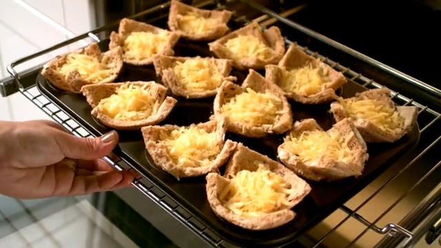 Video Reference: Dish, Food, Cuisine, Ingredient, Dessert, Baked goods, Baking, Side dish, Finger food, Recipe