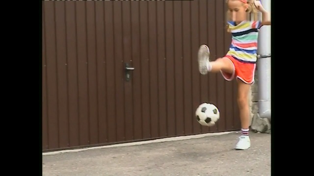 Video Reference: Soccer ball, Freestyle football, Football, Ball, Soccer, Sports, Sports equipment, Play, Team sport, Pallone, Person