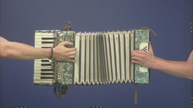 Video Reference: garmon, accordion, free reed aerophone, diatonic button accordion, button accordion, trikiti, folk instrument