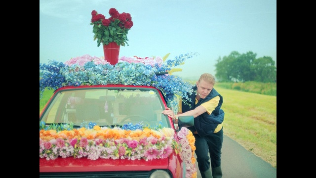 Video Reference: car, mode of transport, flower, vehicle, plant, floristry, fun, flower arranging, floral design