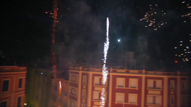 Video Reference: Fireworks, Night, Holiday, Event, Midnight, New year eve, New year, Diwali, Recreation, Fête