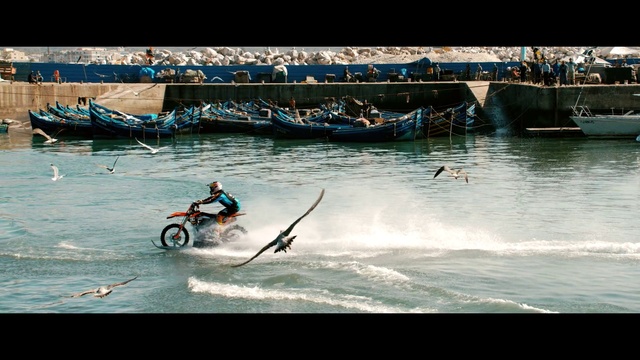 Video Reference: Water, Wave, Surface water sports, Extreme sport, Vehicle, Recreation, Wind wave, Wakeboarding, Sea, Boating