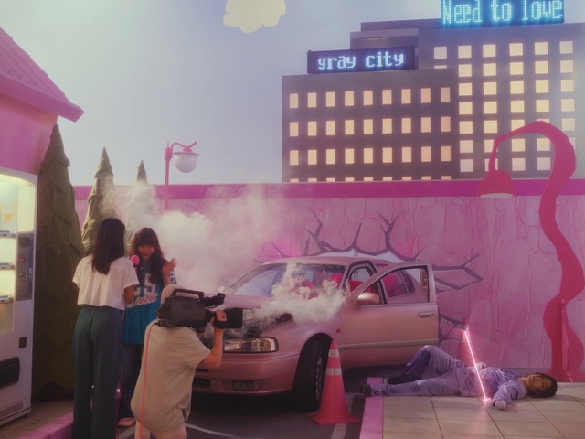 Video Reference: Tire, Wheel, Land vehicle, Car, Vehicle, Motor vehicle, Automotive lighting, Automotive design, Window, Purple