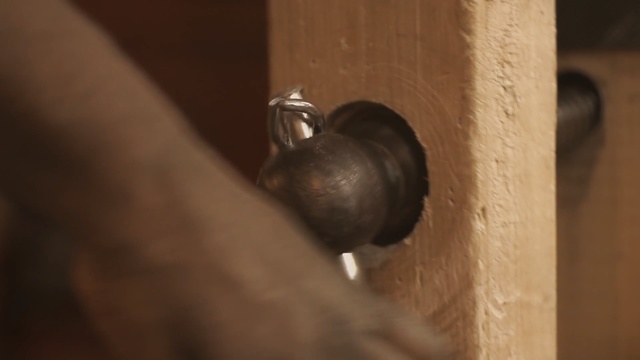 Video Reference: Door handle, Wood