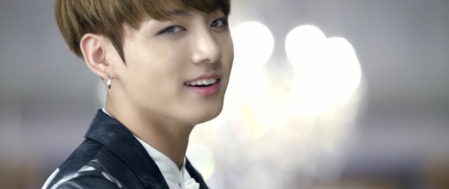 Video Reference: beauty, chin, smile, girl, white collar worker, product, ear, Person