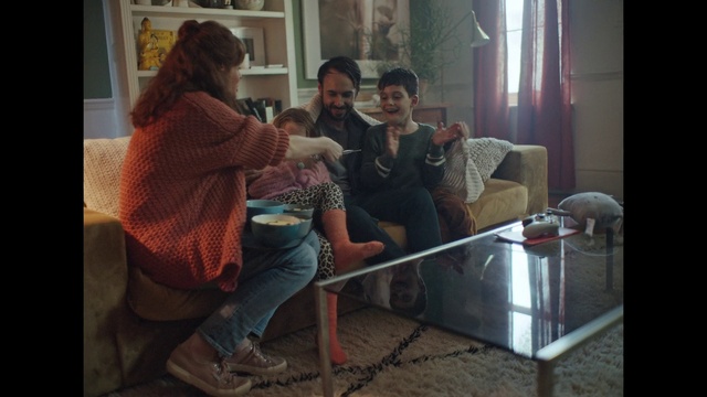 Video Reference: People, Social group, Fun, Conversation, Snapshot, Youth, Leg, Human, Sitting, Interaction