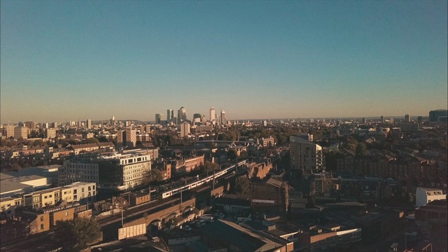 Video Reference: Metropolitan area, Urban area, City, Cityscape, Metropolis, Skyline, Sky, Human settlement, Daytime, Landmark