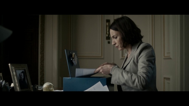 Video Reference: Photograph, Conversation, Public speaking, Lady, Snapshot, Presentation, Sitting, Screenshot, Interaction, Fun